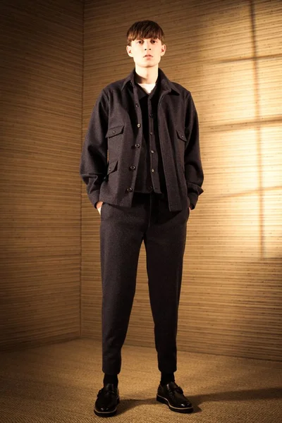 Look 10